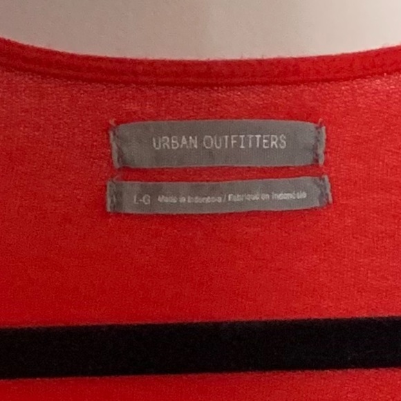 Urban Outfitters V-Neck Longsleeve - Picture 2 of 2